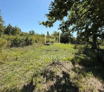 JURŠIĆI, GRAĐEVINSKO ZEMLJIŠTE OKRUŽENO ŠUMOM - cover