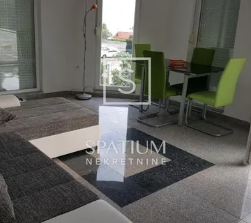 NOVI VINODOLSKI, DVOJNA KUĆA S PET APARTMANA - cover