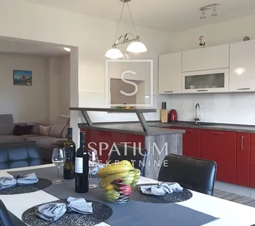 LABIN, OBITELJSKA KUĆA S VELIKOM OKUĆNICOM - cover