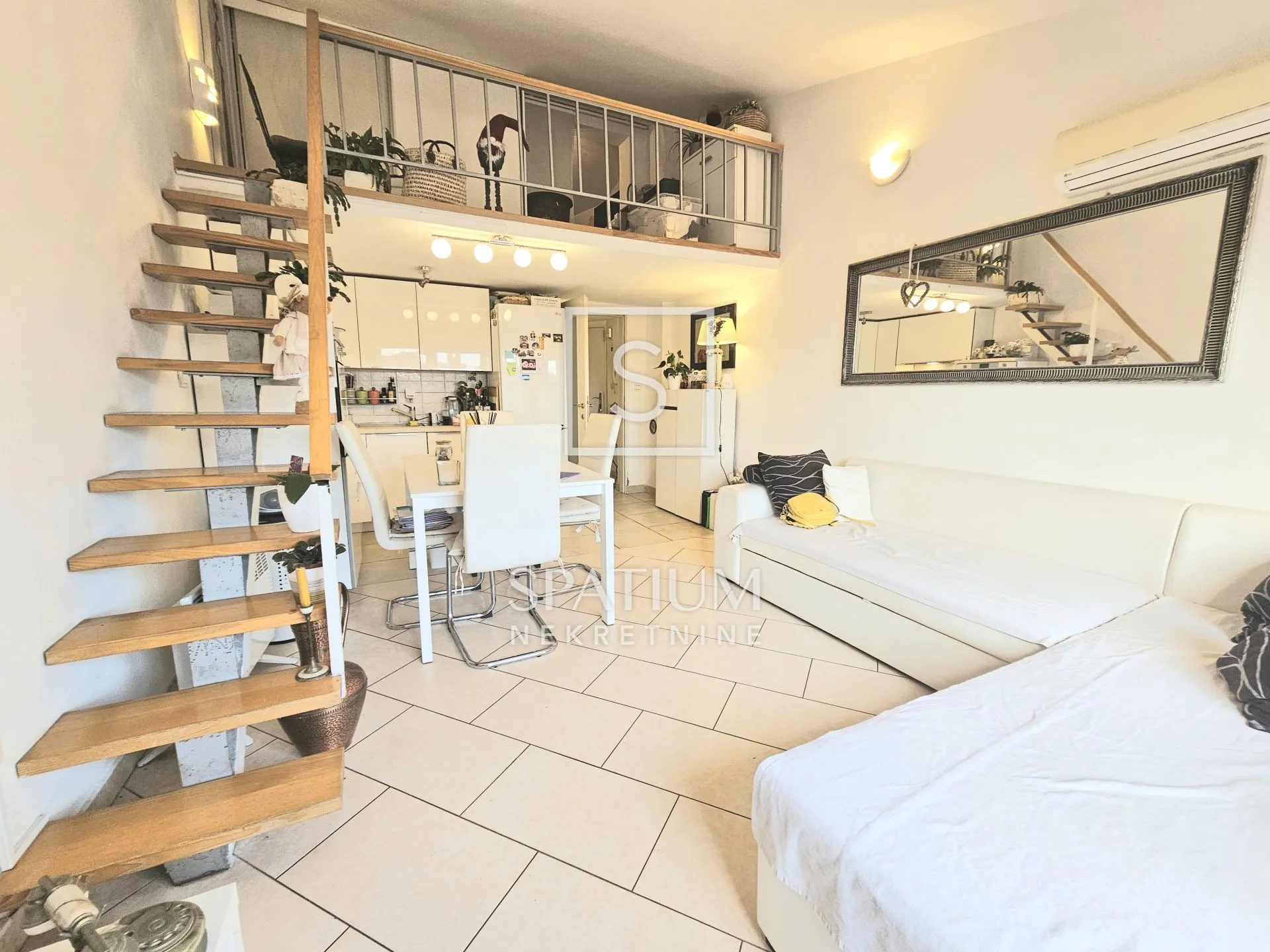 PULA, DVOSOBAN STAN NA DOBROJ LOKACIJI  - cover