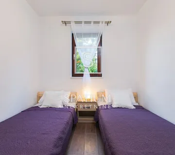 ANTONCI, VILA U BLIZINI MORA  - cover