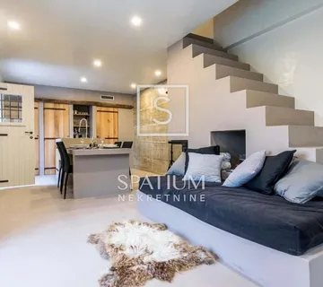 OPRTALJ, KAMENA KUĆA SA BAZENOM I PANORAMSKIM POGLEDOM - cover