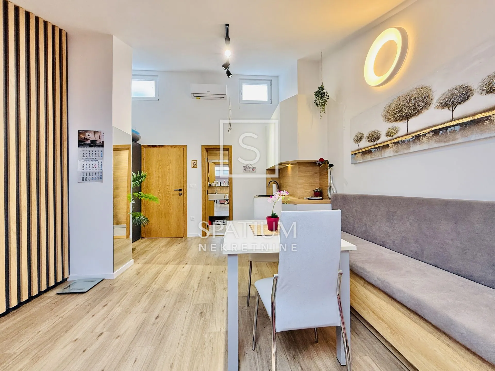 CRIKVENICA, CENTAR, MODERNO UREĐEN STAN S DVIJE STAMBENE JEDINICE - cover