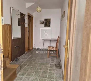 KLANA, KUĆA U NIZU - cover