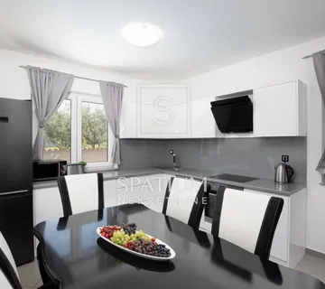 LOBORIKA, KUĆA SA BAZENOM - cover