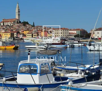 ROVINJ, POSLOVNI PROSTOR PRVI RED DO MORA U STAROGRADSKOJ JEZGRI  - cover