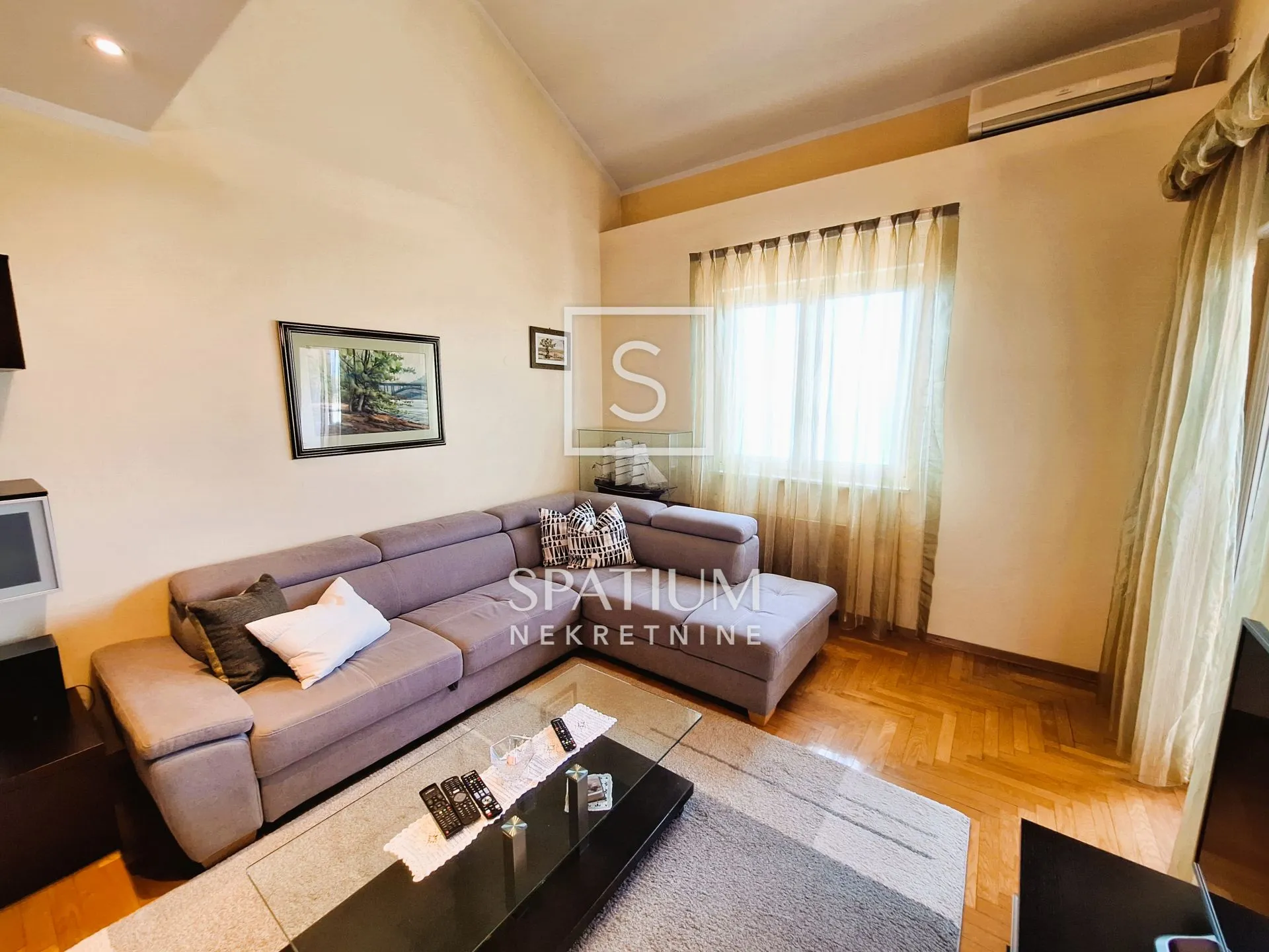 PAVEKI, VELIKI STAN U BLIZINI MORA ZA NAJAM - cover