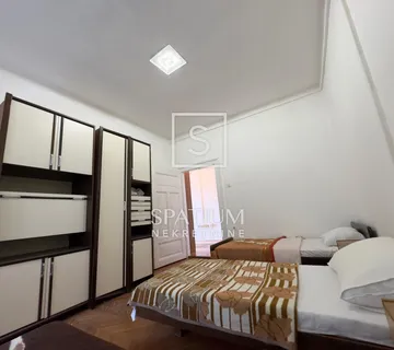 HRELJIN, PRIZEMNICA NA RUBU ZELENOG POJASA - cover