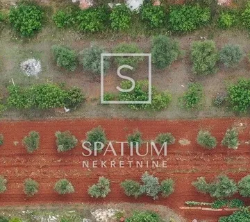 POREČ, GRAĐEVINSKO ZEMLJIŠTE NA ATRAKTIVNOJ LOKACIJI - cover