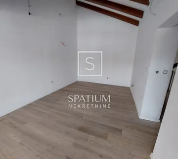 KORNIĆ, OTOK KRK, STAN U NOVOGRADNJI SA DVA PARKIRNA MJESTA - cover