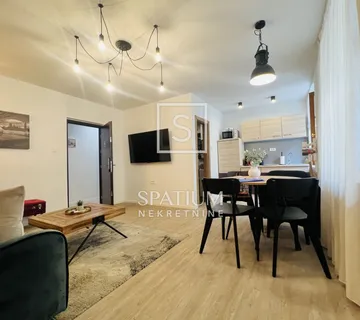 CENTAR, STAN S DVIJE STAMBENE JEDINICE - cover