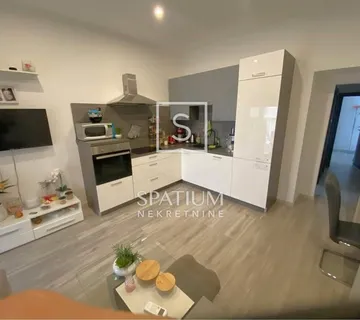 PEĆINE, ADAPTIRAN STAN SA TERASOM - cover