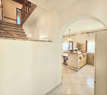 LABIN, SAMOSTOJEĆA KUĆA - cover