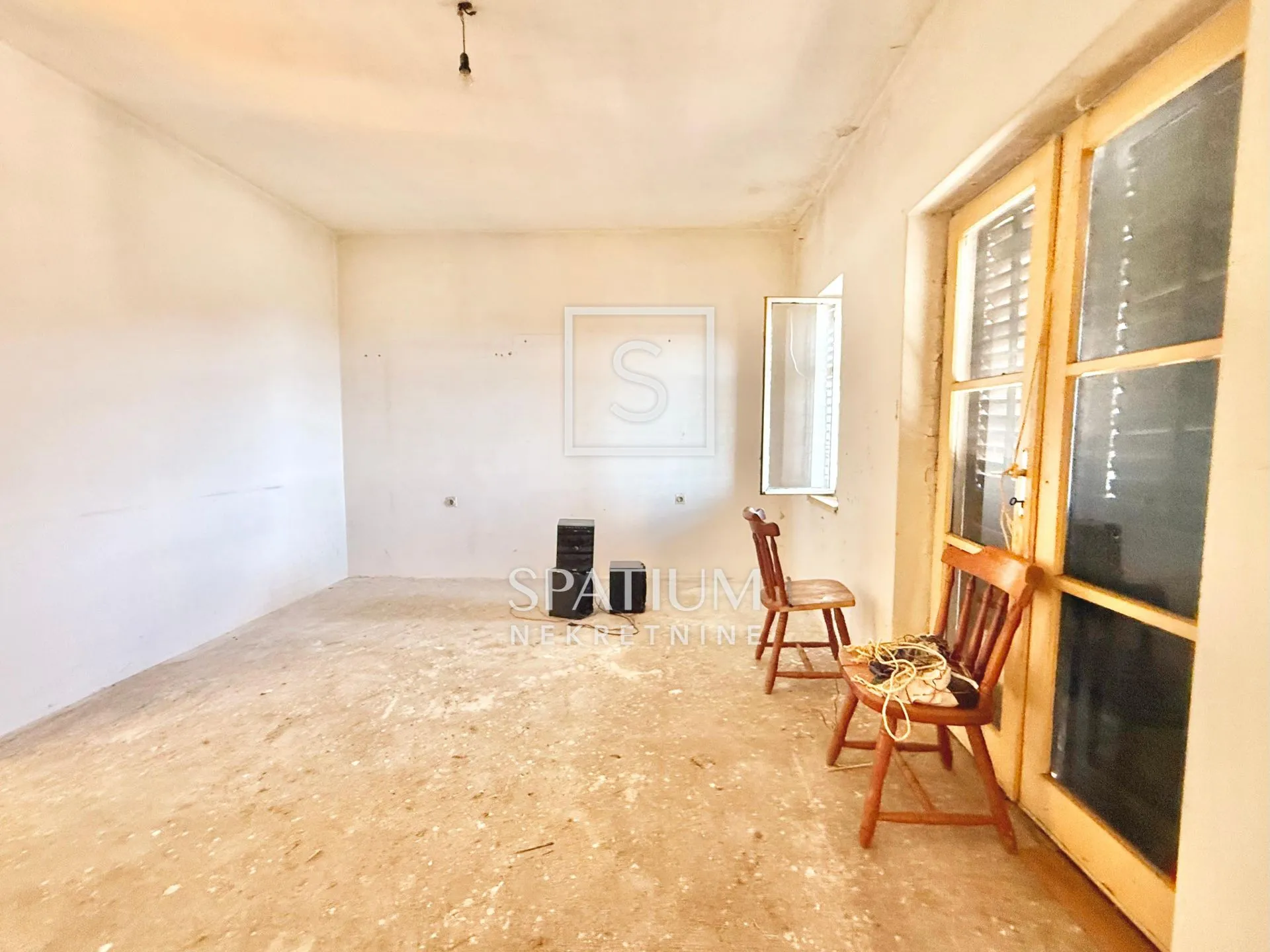 DRENOVA, SAMOSTOJEĆA OBITELJSKA KUĆA ZA ADAPTACIJU - cover