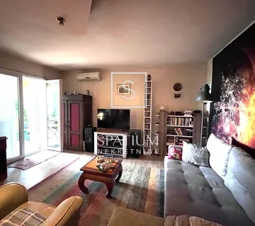 RUJEVICA, KUĆA S OKUĆNICOM - cover