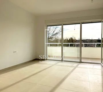 MEDULIN, DVOSOBAN STAN U NOVOGRADNJI, 800 M OD MORA - cover