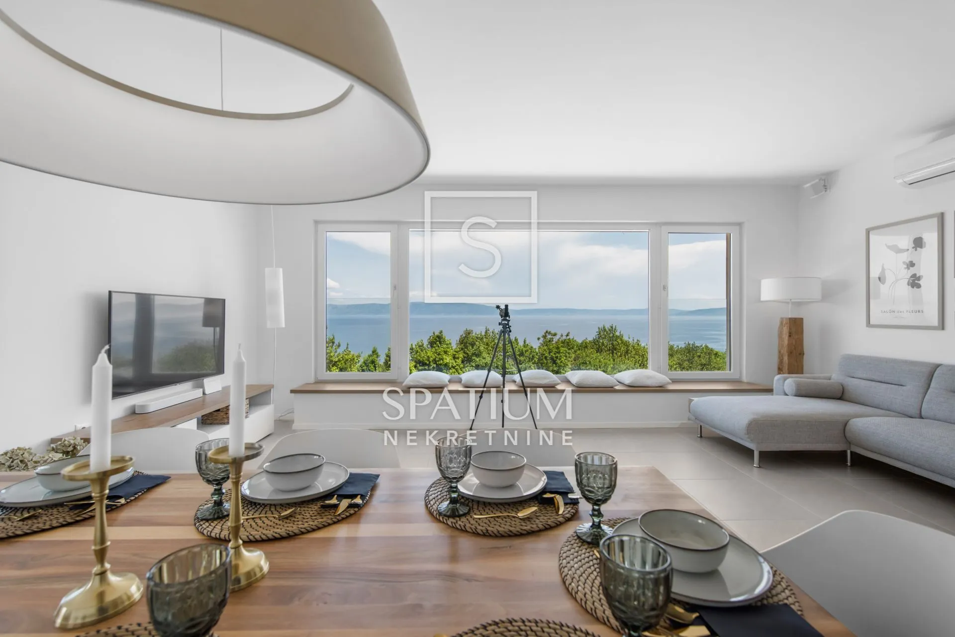 LABIN, VILA SA PANORAMSKIM POGLEDOM NA MORE - cover