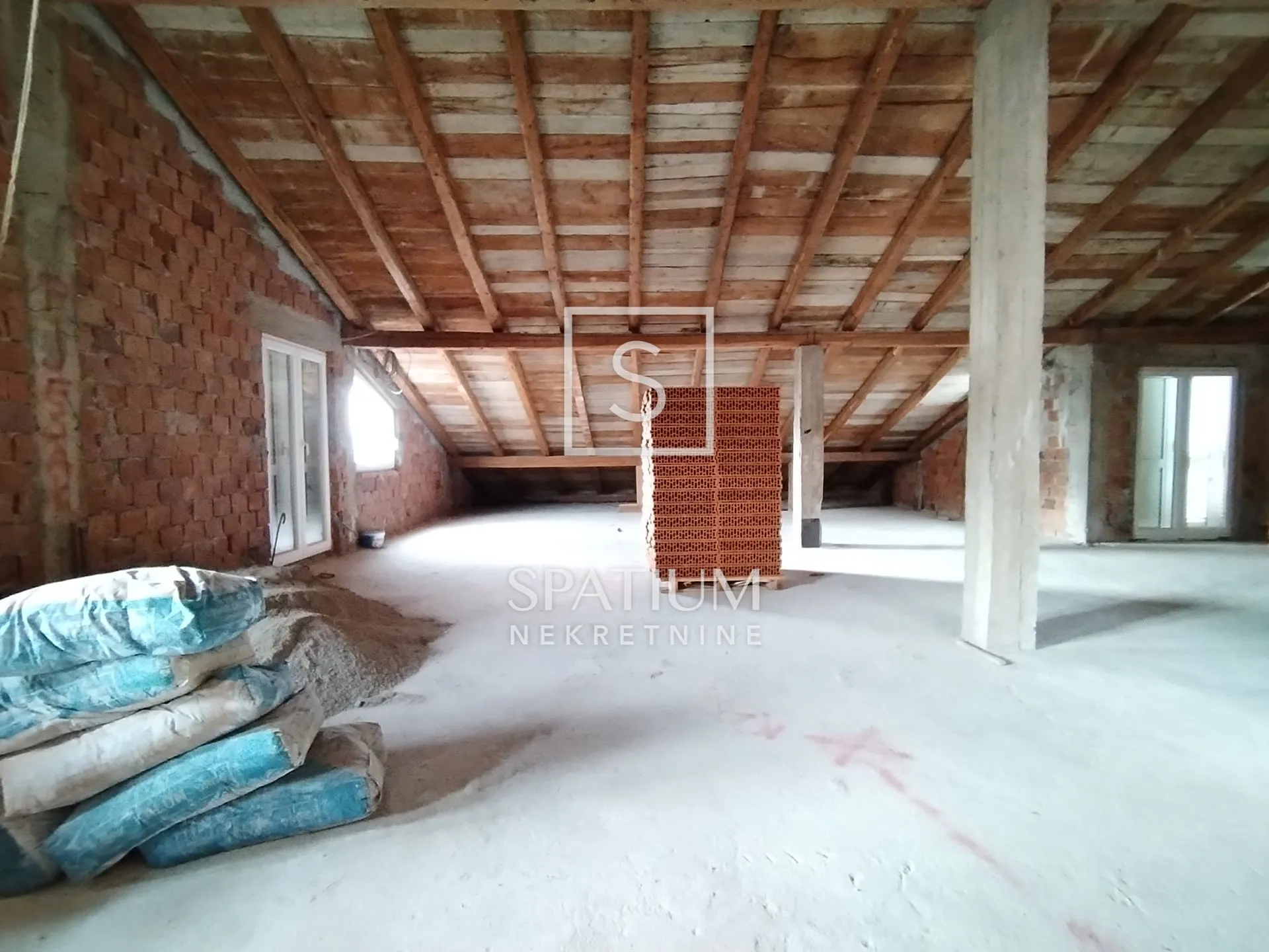 CRIKVENICA, STAN S POGLEDOM NA ATRAKTIVNOJ LOKACIJI - cover