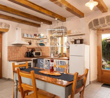 BOLJUN, KAMENA KUĆA S BAZENOM - cover