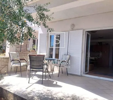 ISTRA, DUGA UVALA, STAN S TERASOM I VRTOM - cover