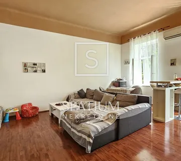 CENTAR, DVOSOBNI STAN BLIZU SVIH SADRŽAJA - cover