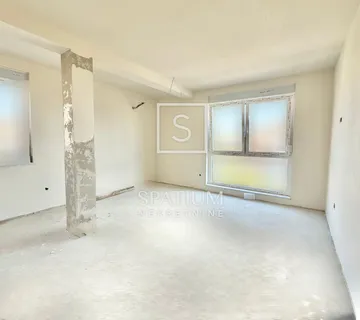 SRDOČI, JEDNOSOBAN STAN U NOVOGRADNJI - cover