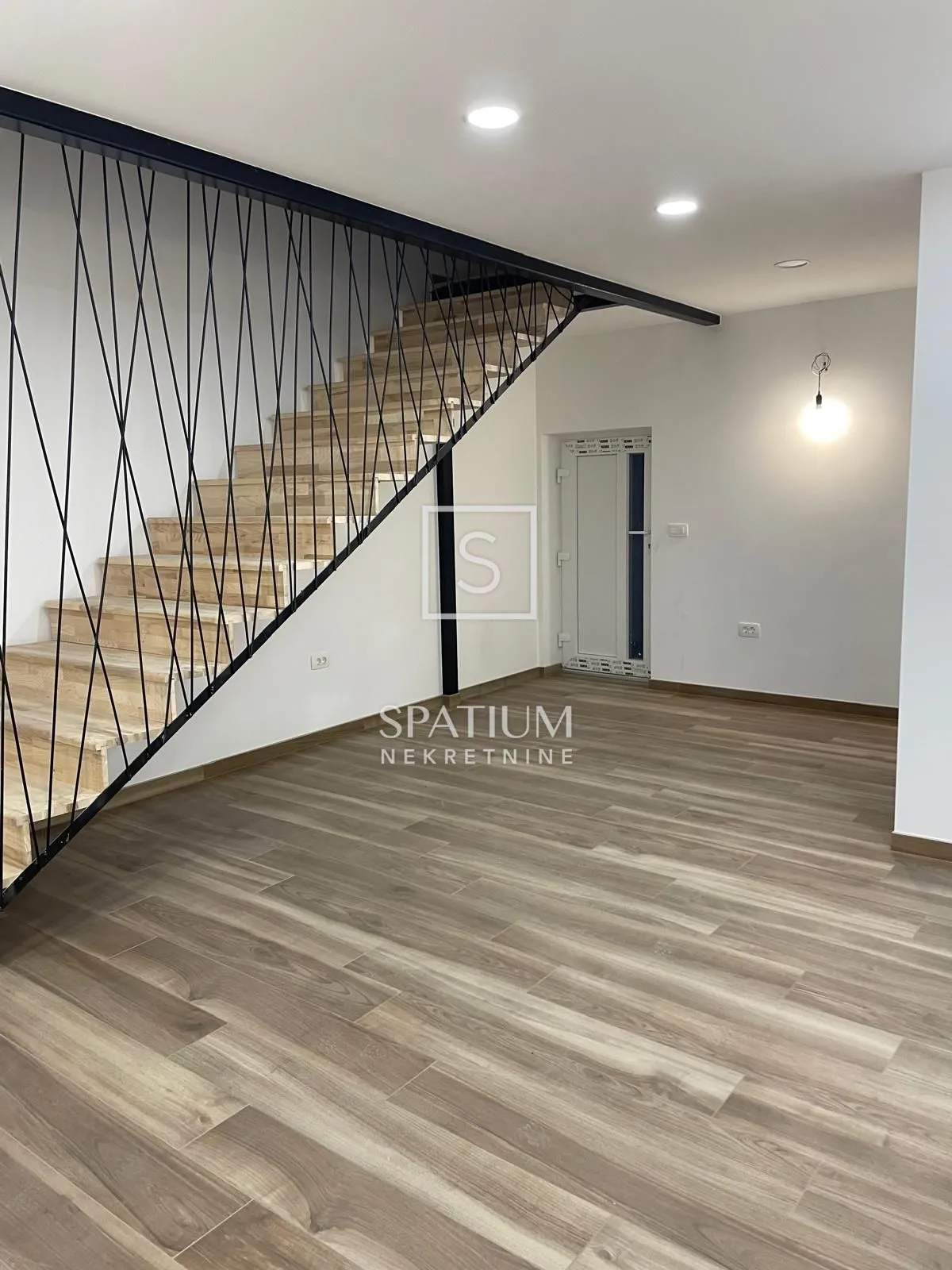 ČAVLE, POSLOVNI PROSTOR ZA TIHU DJELATNOST - cover