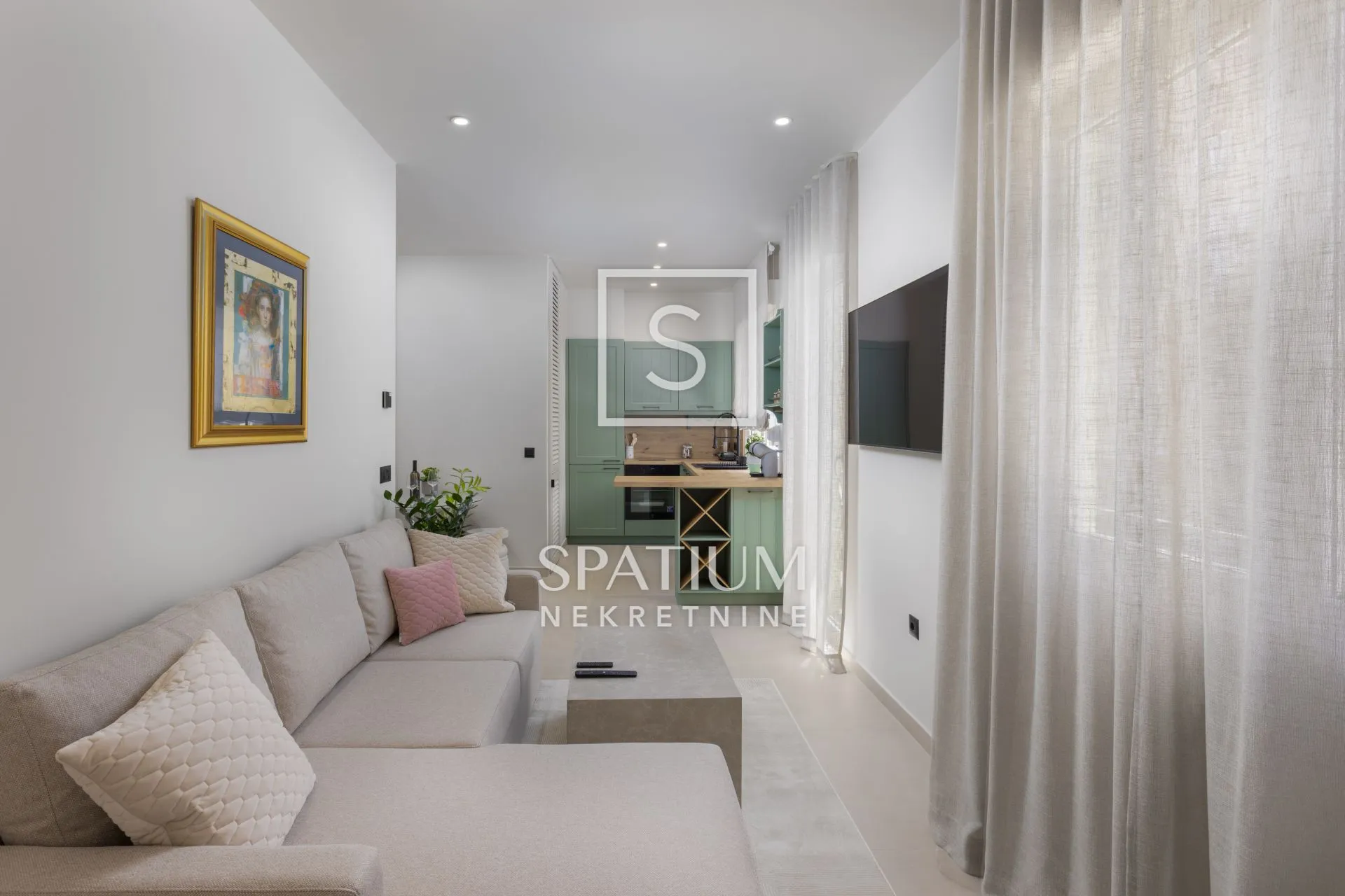 CENTAR, ODLIČAN STAN ZA DUGOROČNI NAJAM - cover