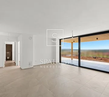 NOVIGRAD, ISTRA, DVOSOBAN STAN U PRIZEMLJU MODERNE NOVOGRADNJE S VRTOM  S2 - cover