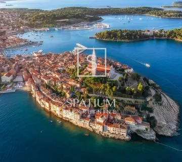 ROVINJ, POSLOVNI PROSTOR U CENTRU, ZA DUGOROČNI ZAKUP - cover