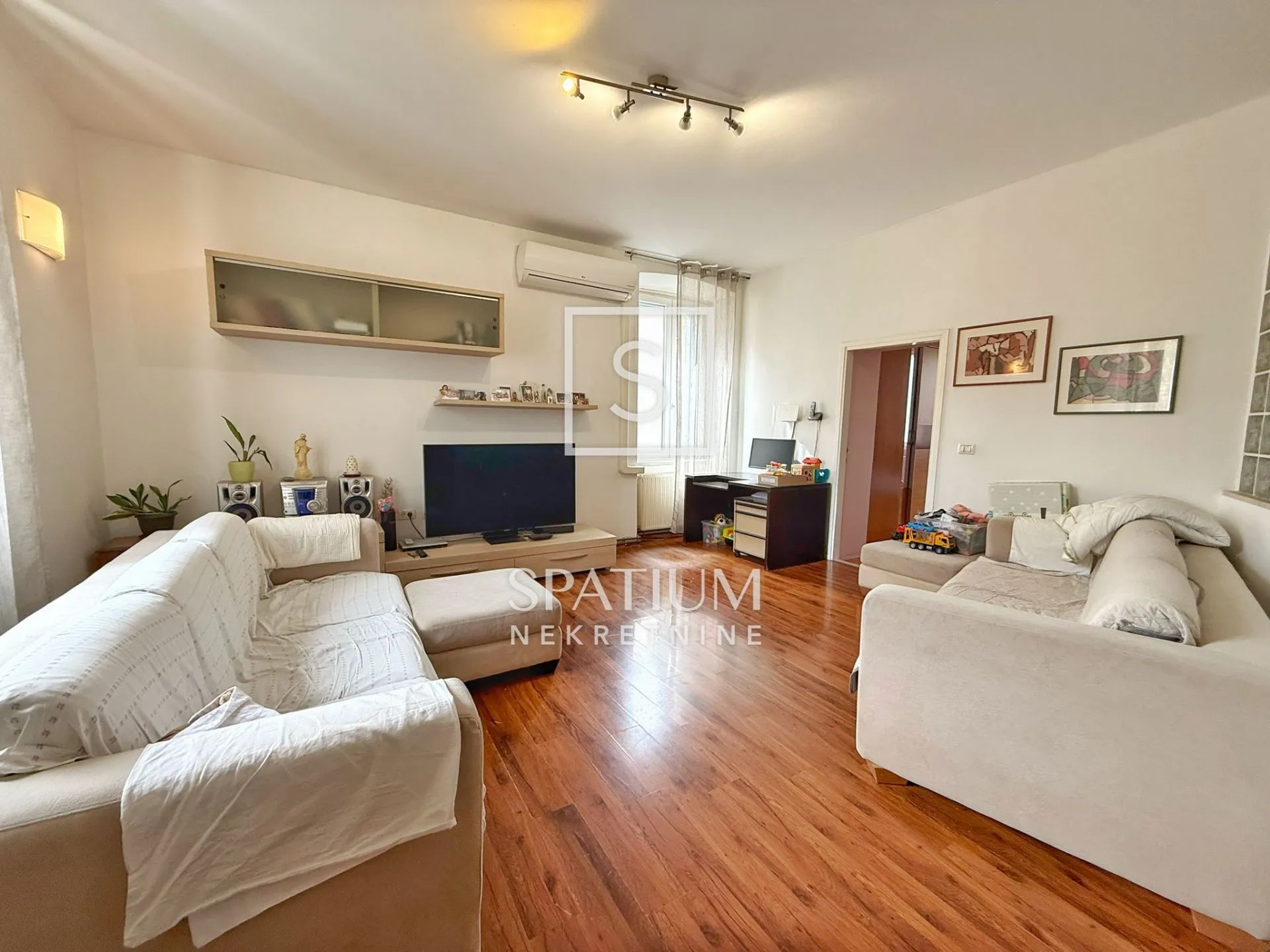 PULA, DVOSOBAN OBITELJSKI STAN - cover