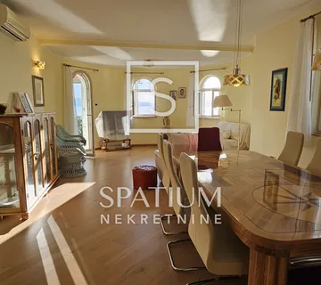 NOVI VINODOLSKI, KUĆA PRVI RED DO MORA - cover