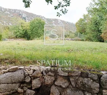 BRIBIR, GRAĐEVINSKO ZEMLJIŠTE OGRAĐENO SUHOZIDOM - cover