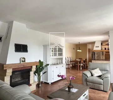 LABIN, KUĆA S BAZENOM I POGLEDOM NA MORE - cover