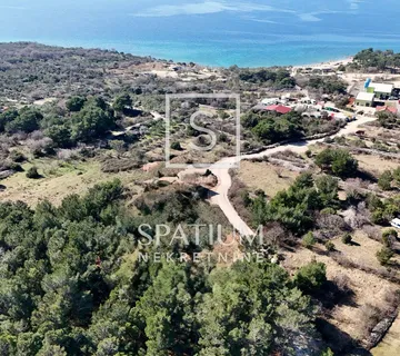 PUNAT, GRAĐEVINSKI TEREN BLIZU MORA - cover