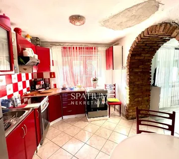 ZVONEĆA, KUĆA NA DVIJE ETAŽE S OKUĆNICOM - cover