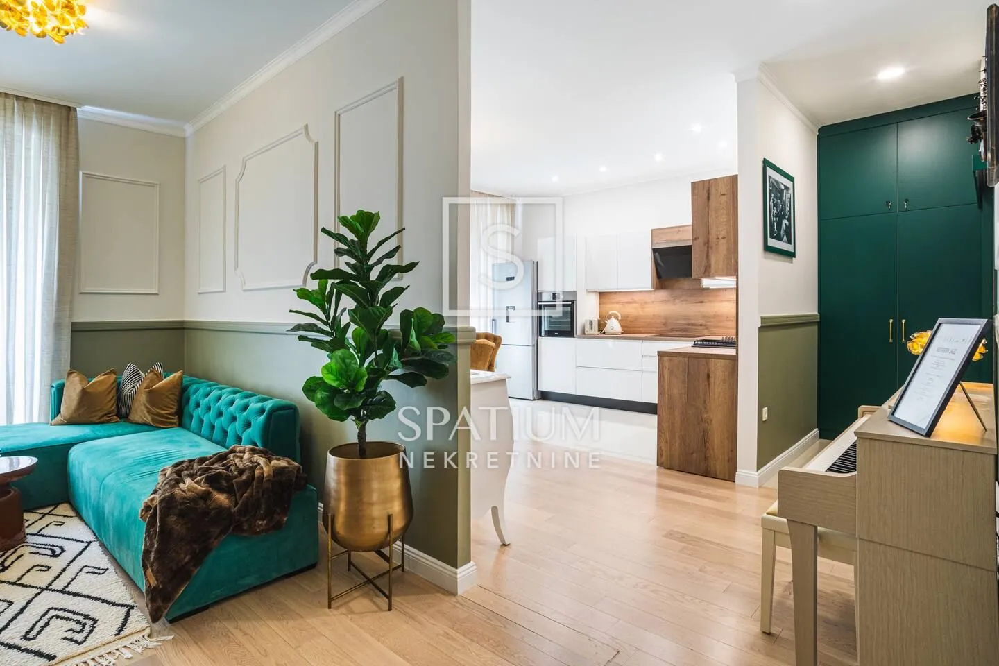 CENTAR, LUKSUZAN STAN S PARKINGOM ZA DUGOROČNI NAJAM - cover