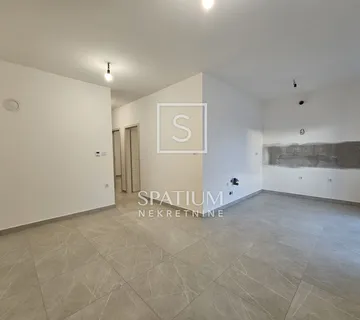 VIŠKOVO, NOVOGRADNJA, DVOSOBAN S DNEVNIM BORAVKOM, 150M2 OKUĆNICE - cover