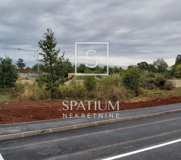 POREČ, GRAĐEVINSKO ZEMLJIŠTE U GOSPODARSKOJ ZONI - cover