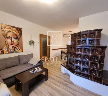 CRIKVENICA, DVIJE KUĆE U NIZU S GARAŽOM I PARKINGOM - cover