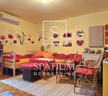 KLENOVICA, STAN U KUĆI S OKUĆNICOM - cover