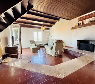 KRALJEVICA, KUĆA 2. RED OD MORA - cover