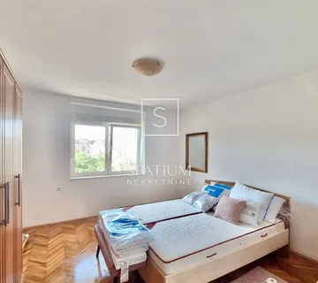 CRIKVENICA, STAN U CENTRU S OKUĆNICOM  - cover