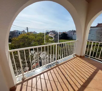 KORNIĆ, OTOK KRK, STAN SA DVA PARKIRNA MJESTA - cover