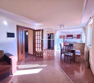 KOSTRENA, DVOETAŽNI STAN S PANORAMSKIM POGLEDOM  - cover