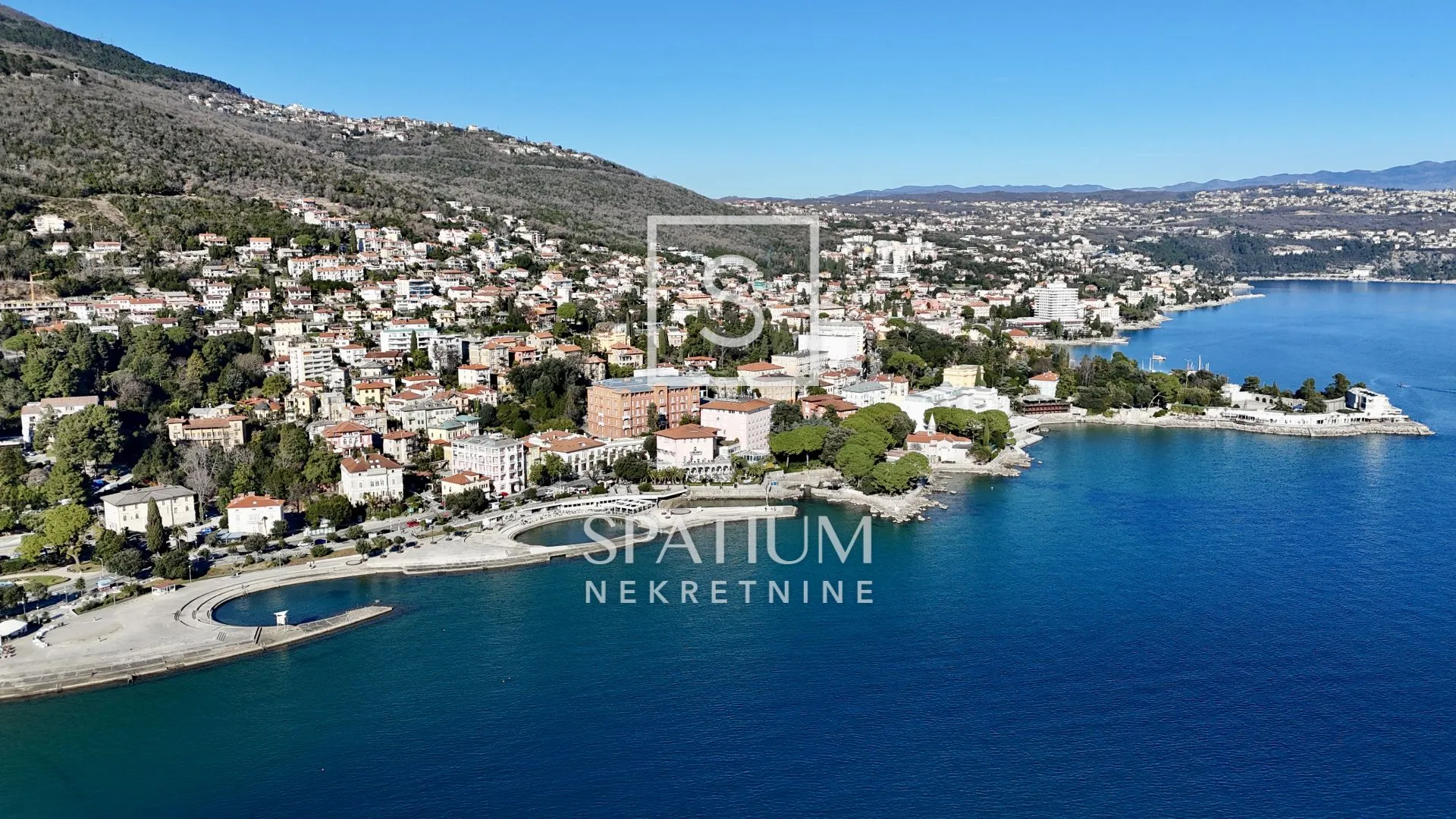 OPATIJA, GARSONIJERA S PARKINGOM I BAZENOM - cover