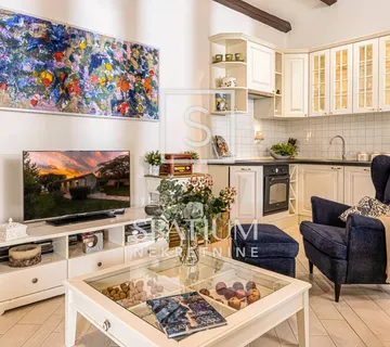 TINJAN, MODERNA KAMENA PRIZEMNNICA S BAZENOM - cover