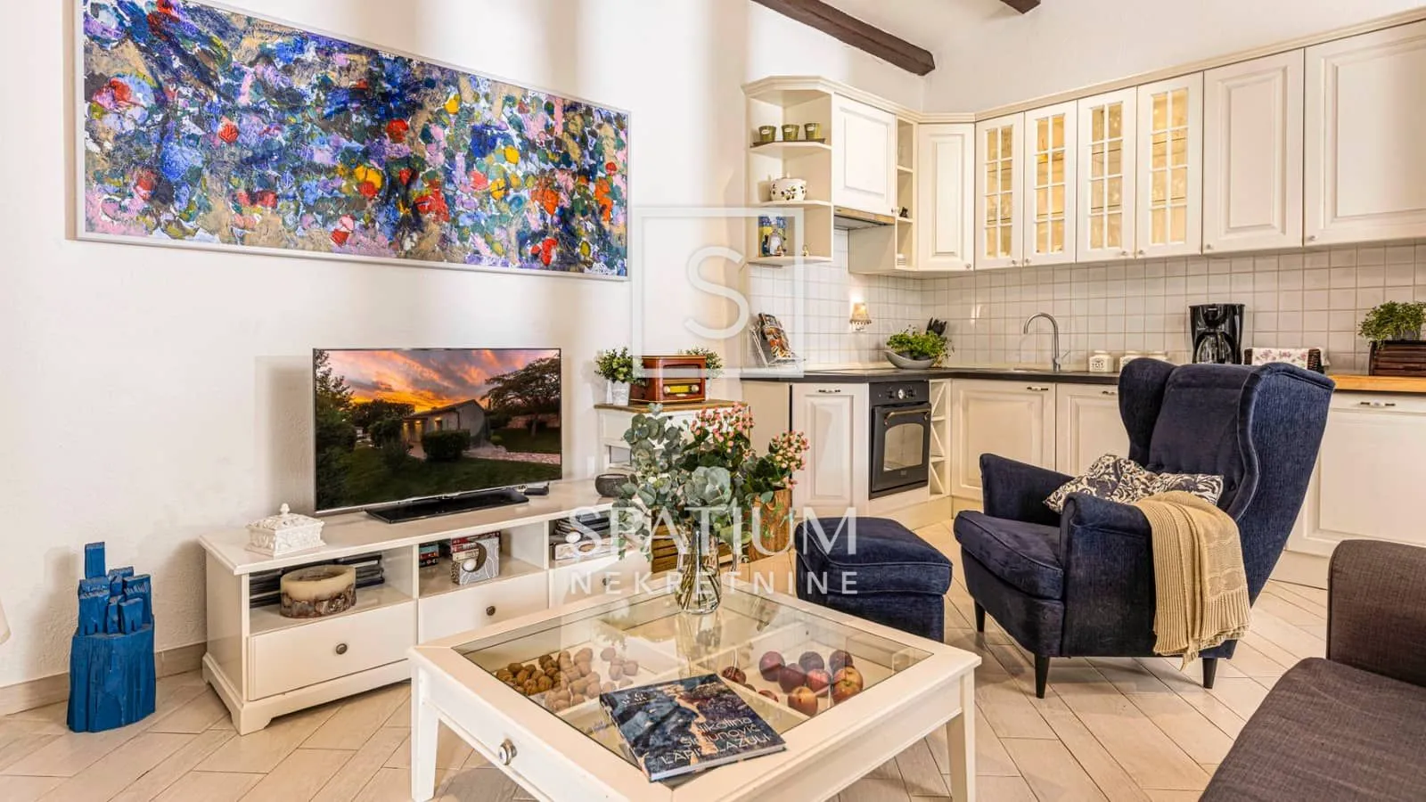 TINJAN, MODERNA KAMENA PRIZEMNNICA S BAZENOM - cover