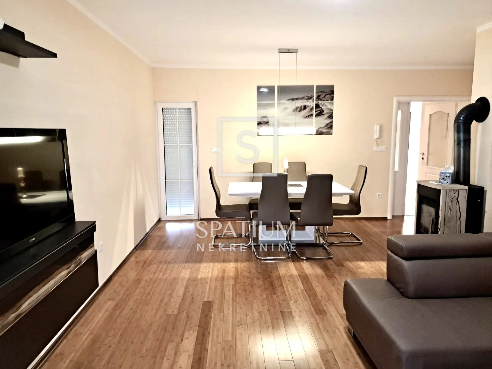 CRIKVENICA, STAN S POGLEDOM I GARAŽOM - cover