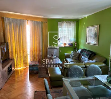 SRDOČI, DVOETAŽNI STAN U MIRNOM NASELJU  - cover